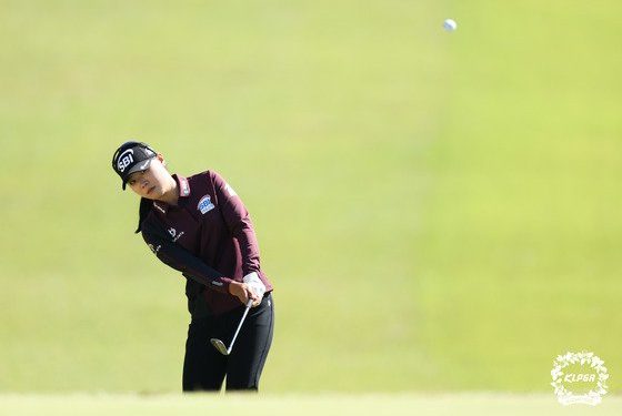 이소미·배소현, KLPGA SK네트웍스-서울경제 레이디스 클래식 2R 공동 선두
