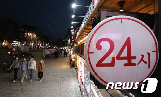 “간판만 24시간, 이젠 10시까지만”…맛집들도 24시간 영업 포기 속출