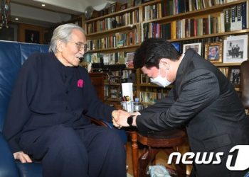 ‘이게 뭡니까’ ‘3金 낚시론’의 김동길 교수 별세…향년 94세, 시신 기증