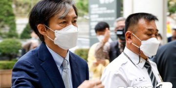 조국 불법 사찰한 국정원, 5000만원 배상…”다신 이같은 비극 없길”