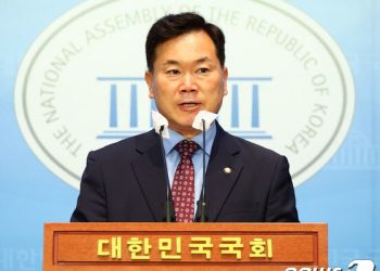 “‘오겜’ 실적 1조원인데…국감, 넷플릭스에 ‘글로벌 스탠다드’ 보상 요구