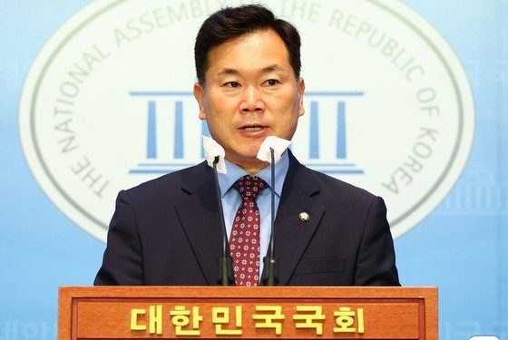“‘오겜’ 실적 1조원인데…국감, 넷플릭스에 ‘글로벌 스탠다드’ 보상 요구