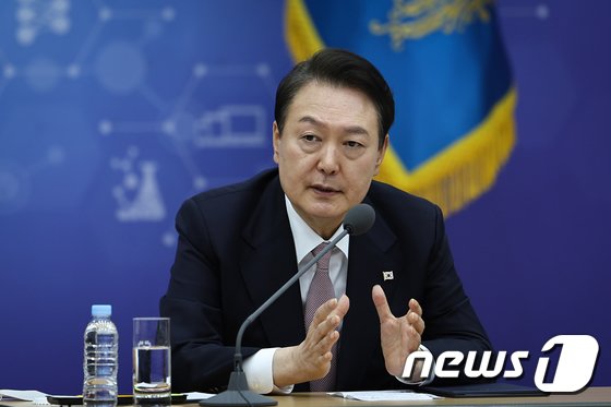 尹 “우수 연구자 가로막은 연구기관 블라인드 채용 폐지”