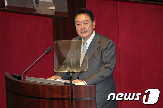 尹대통령, 野 반발 속 시정연설 강행…내년 639조 예산 설명