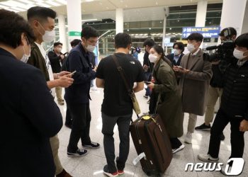 “여객기 부서지고 승객들 막 울고”…’끔찍한 기억’ 안고 필리핀서 귀국