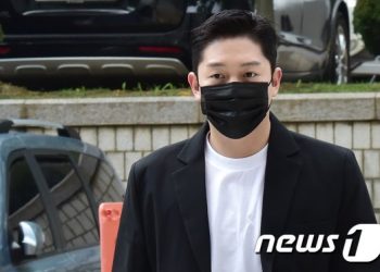 법원 “‘故구하라 폭행’ 최종범, 유족에 위자료 7800만원 지급해야”