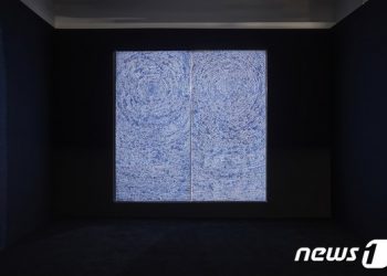 韓 미술품 경매 최고가 132억원 김환기 ‘우주’ 첫 일반 공개