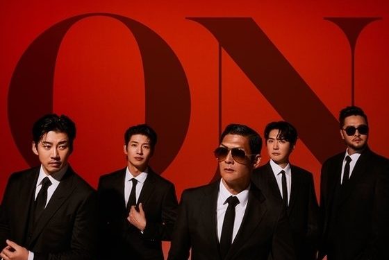 god, 데뷔 23주년 연말 콘서트 포스터 공개…검은 슈트 ‘시크’