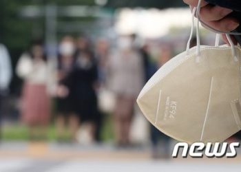 너도나도 뛰어든 마스크 업계 ‘줄도산’…”마스크 혹한기? 빙하기 왔다”