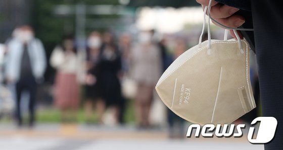 너도나도 뛰어든 마스크 업계 ‘줄도산’…”마스크 혹한기? 빙하기 왔다”