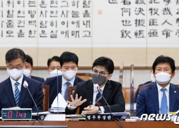 법무부, 촉법소년 상한 만 14세→13세 개정 추진