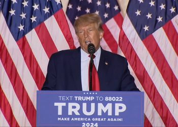 트럼프, 2024 대선 출마 공식 선언…연방 서류 제출