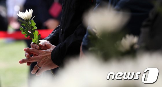 트라우마 된 ‘그날의 아픔’…일기쓰기·자원봉사로 이겨내요