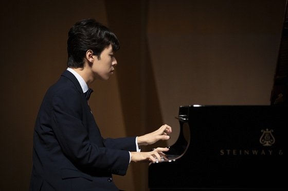 피아니스트 이혁, 프랑스 롱티보 콩쿠르 공동 1위…21년 만의 한국인 우승