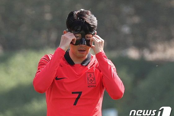 마스크 써본 손흥민 “생각보다 편안, 위험 감수하고 뛰겠다”