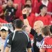 ‘한 경기 10명 퇴장’ 심판이 포르투갈전 주심 맡는다