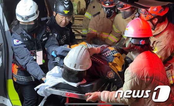 尹, 봉화 매몰 광부 2명 기적 생환에 “감사하고 또 감사”