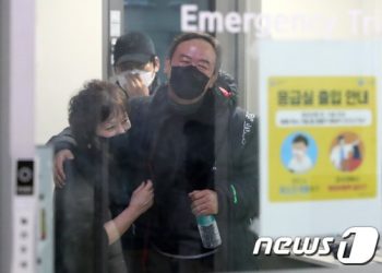 극적 구조된 광부 2명 “고립 후 2~3일 갱도 돌아다니며 탈출 시도”