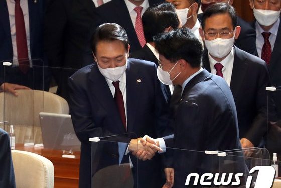 尹대통령 ‘관저정치’ 본격화…핵심 ‘친윤계’ 부부동반 만찬