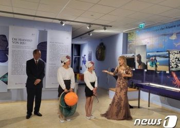 유럽도 주목한 ‘제주해녀문화’…영국·오스트리아에서 전시