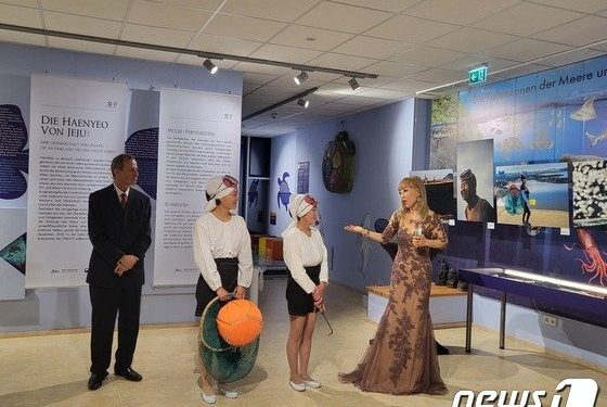 유럽도 주목한 ‘제주해녀문화’…영국·오스트리아에서 전시