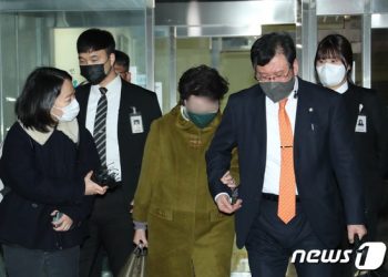 ‘통장잔고증명 위조 혐의’ 尹장모 최씨 항소심 첫 재판 열려