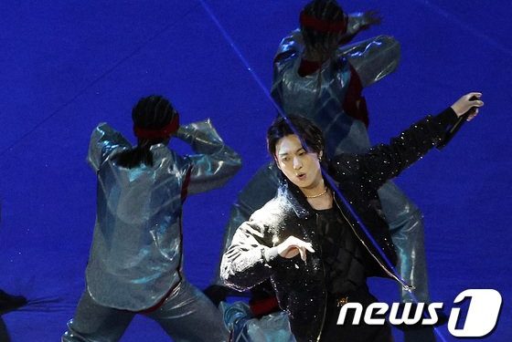 BTS 정국, 카타르 월드컵 개막식서 강렬 무대+’드리머스’ 100여개국 1위