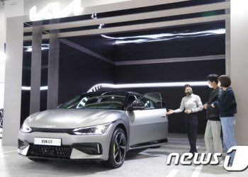 “머스크 차 안탈래” 테슬라 이탈고객…블룸버그 “기아 EV6 어때?”