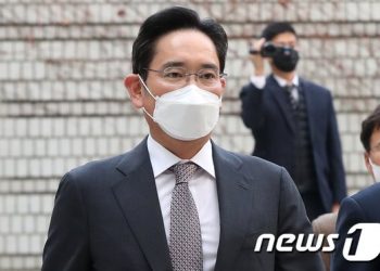 이재용 회장 첫 인사 안정 택했다…한-경 투톱 유지·첫 여성 사장 기용