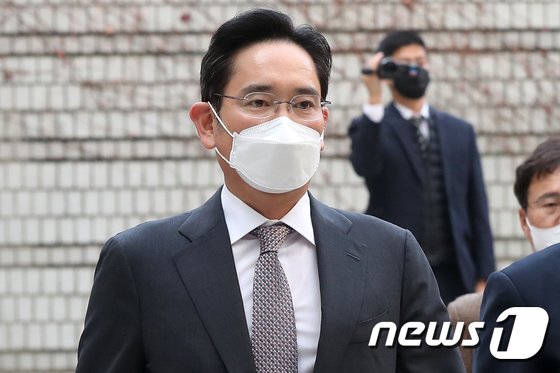 이재용 회장 첫 인사 안정 택했다…한-경 투톱 유지·첫 여성 사장 기용