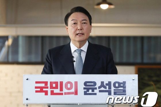 내년부터 ‘만 0세’ 양육부모에 월 70만원 준다…2024년부터는 100만원