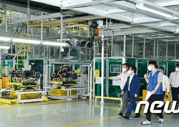 더 빨라진 전기차 시대…기존 공장 전환? 새 공장 착공? “고민”