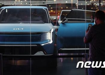 ‘전기차 전쟁 불꽃’ 내년 신무기는 커다란 대형 SUV