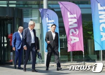 이재용, 출장 루트 따라가 보니…”삼성 미래 먹거리 보였다”