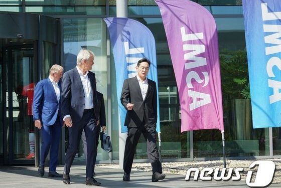 이재용, 출장 루트 따라가 보니…”삼성 미래 먹거리 보였다”