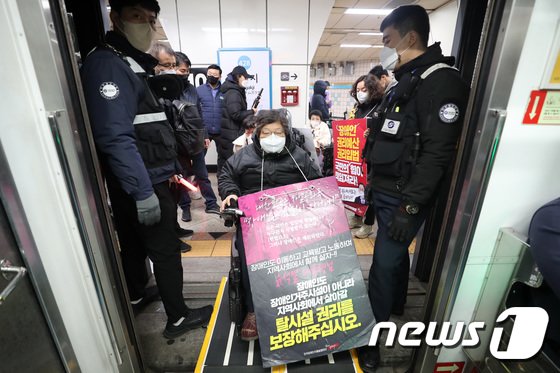 이준석 “전장연 사태, 불법시위에 무릎꿇고 언플하던 사람들 책임”