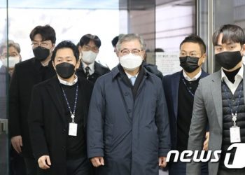 ‘서해 피격’ 서훈 前안보실장 구속…검찰 칼끝 文까지 향하나