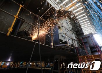 “맡길 협력사가 없다” 수주 호황 K조선, 인력난에 일감 中에 맡긴다
