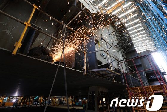 “맡길 협력사가 없다” 수주 호황 K조선, 인력난에 일감 中에 맡긴다