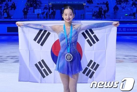 피겨 전망 밝힌 신지아‧김채연, 주니어 GP 파이널서 메달 획득…김연아 이후 최초