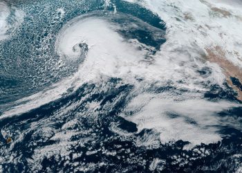 ‘폭탄 사이클론’ 미 서부 강타…캘리포니아 비상사태 선포