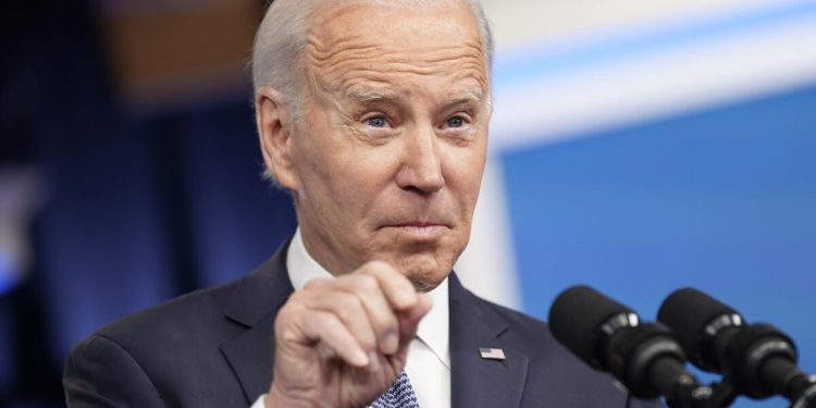 [바이든 2년] 아프간·우크라·인플레 겪은 바이든…기밀유출 사태에 흔들