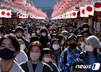 日, 올봄부터 코로나 독감·홍역처럼 취급…의료비 지원도 단계적 축소