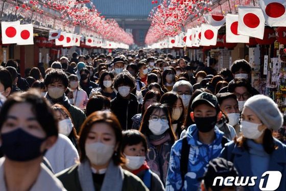 日, 올봄부터 코로나 독감·홍역처럼 취급…의료비 지원도 단계적 축소