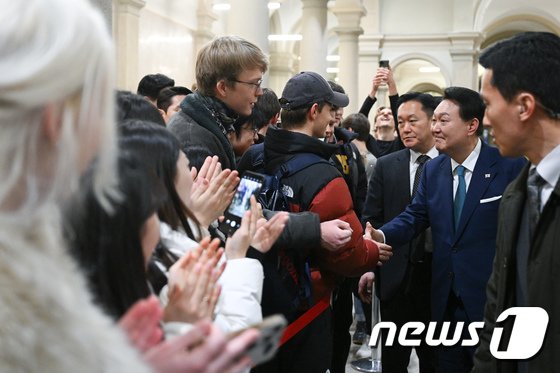 ‘양자·챗GPT’ 과학기술 힘 싣는 尹대통령…’경제·청년’ 다 잡는다