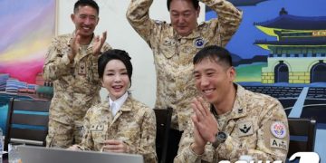 아크부대 벽에 걸린 그림 ‘무단도용’ 논란… “원작자에 사과”