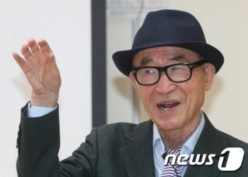 고은 시인, 해명·사과없는 5년만의 문단 복귀에 작가·시민 ‘99.3%’ 반대