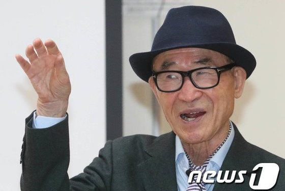 고은 시인, 해명·사과없는 5년만의 문단 복귀에 작가·시민 ‘99.3%’ 반대