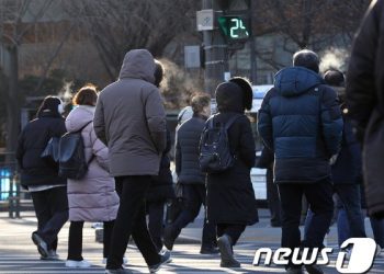 ‘체감 영하 29도’ 냉동고 된 한반도…오한 돌면 이 자세 취하라