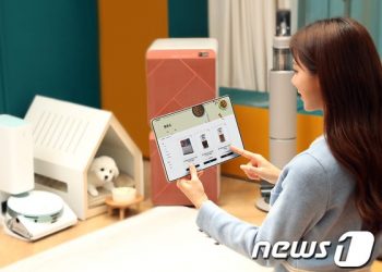 1400만 반려동물 가구 잡자…나날이 진화하는 삼성·LG ‘펫 가전’